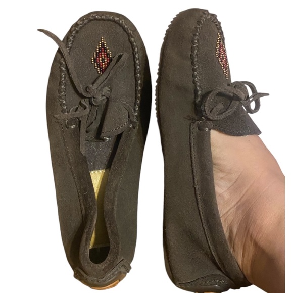 Manitobah Mukluks suede beaded moccasin. Sz 6 - Picture 7 of 13
